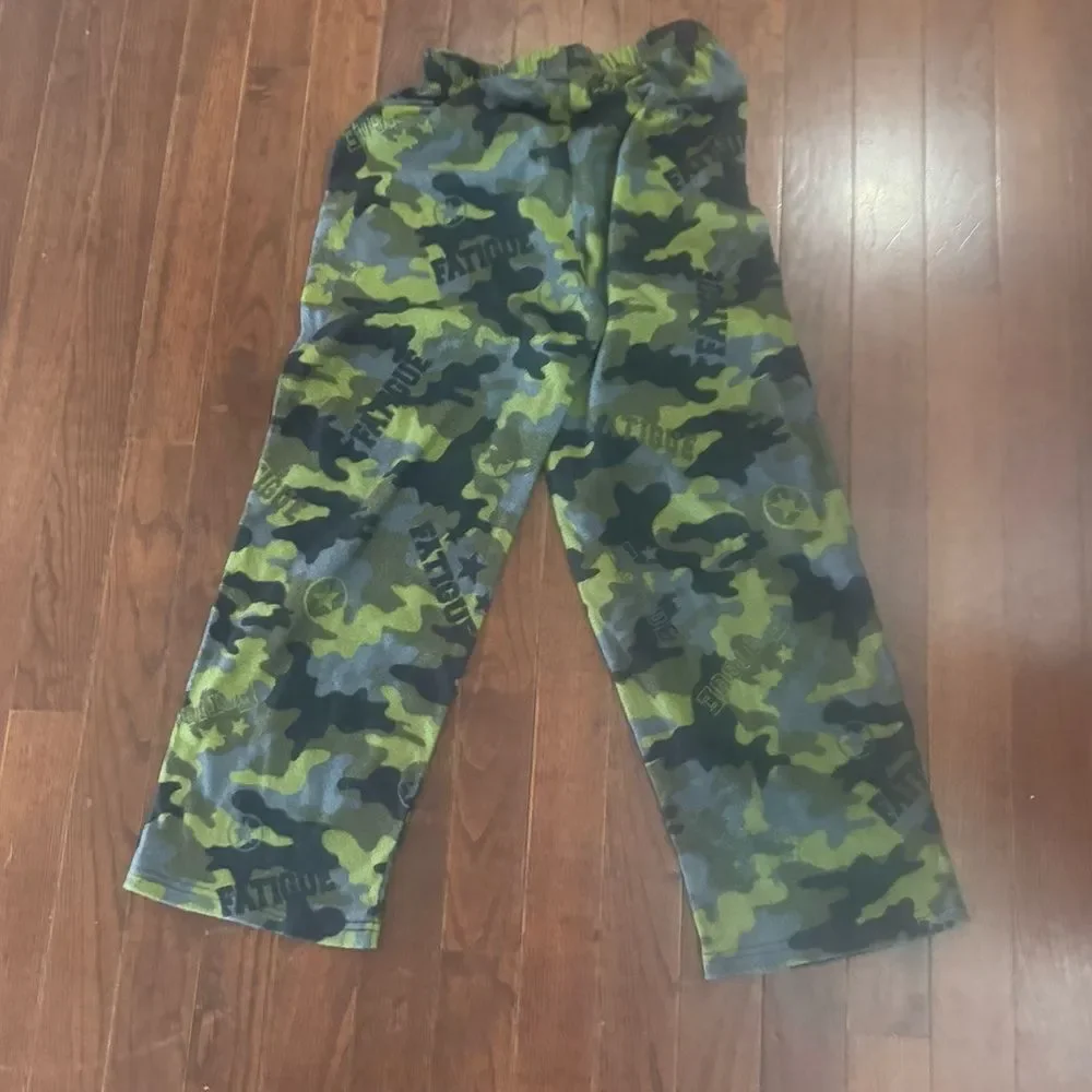 Boys button up camo pajamas set size large
